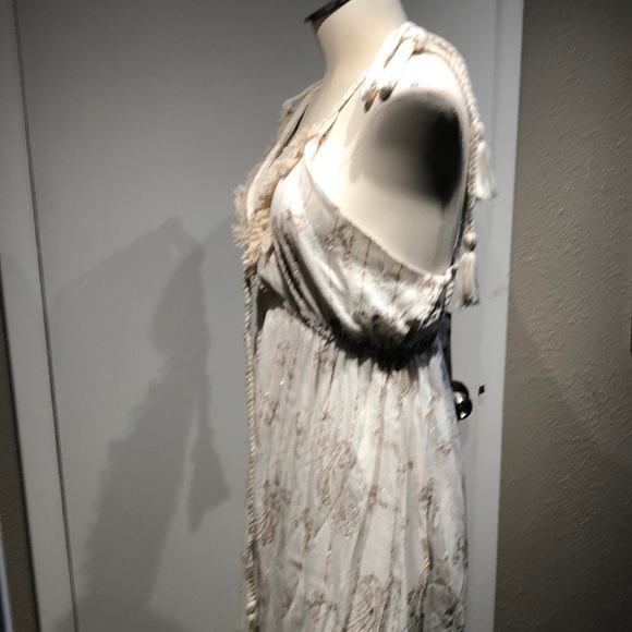 Elegant Cream Maxi Dress - Picture 9 of 16